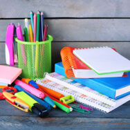 Văn phòng phẩm: giấy A4, my clear, khung ảnh, bìa thái, hồ sơ,...